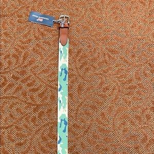 Vineyard Vines men’s belt. New w/ tags, size 36.